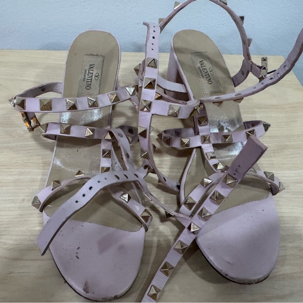 Valentino Garavani Pink Leather Rockstud Wrap Sandals - Picture 2 of 4